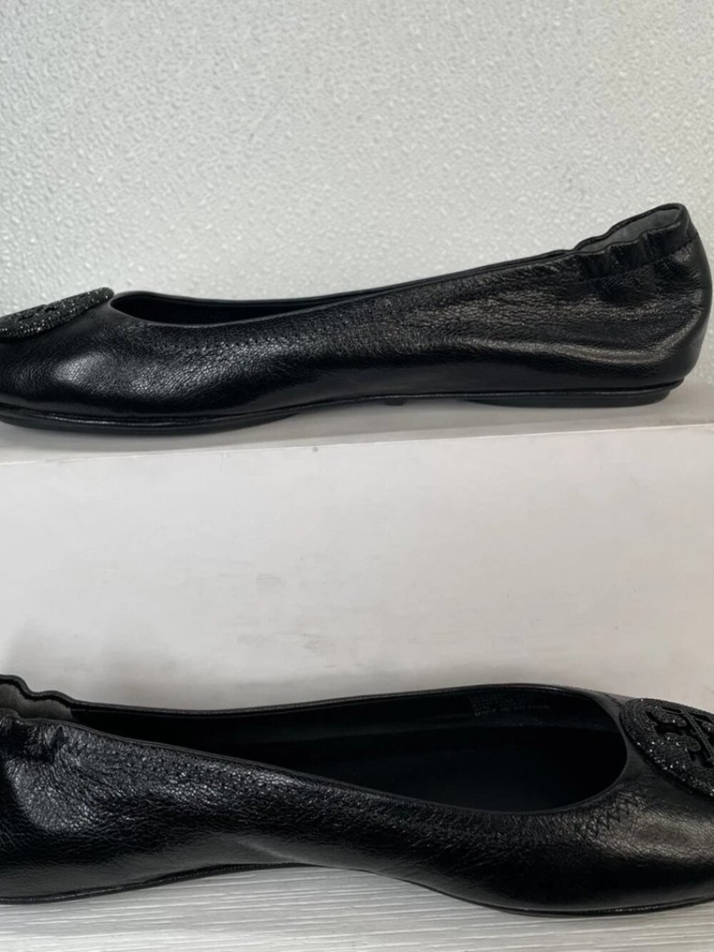 Tory Burch Womens Size 8.5 Minnie Travel Ballet Flat Black Leather Jewled Emblem - Picture 7 of 8